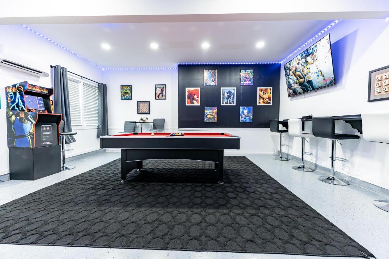 Luxury Retreat - Outdoor Oasis, Game Room, Fire Pit - 15 Min From Airport!! Ferienhaus