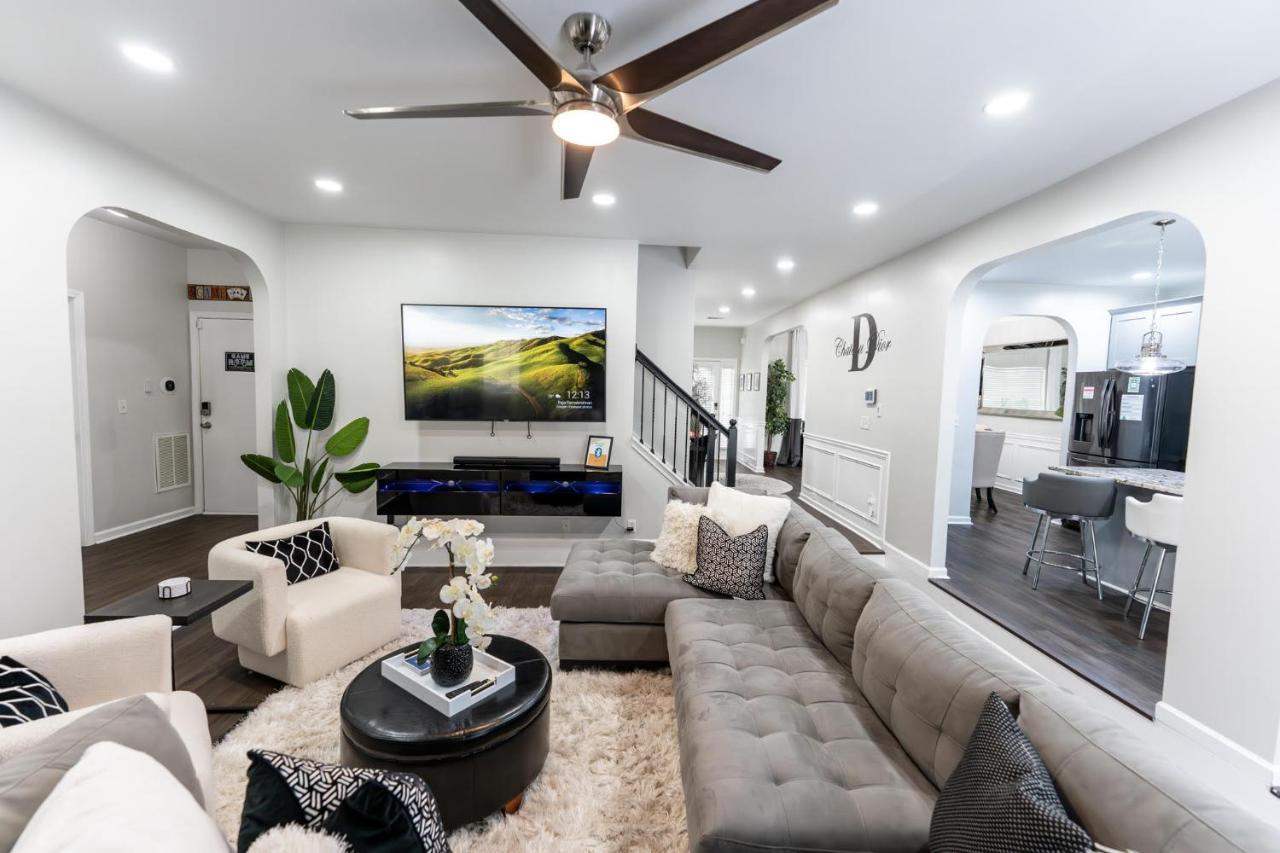 Luxury Retreat - Outdoor Oasis, Game Room, Fire Pit - 15 Min From Airport!!